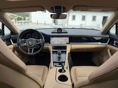 Porsche Panamera Sport Turismo 2018 - 64999 EUR, 128000 km - AUTO.MOTO.pt - 128000km - foto 18 de 27
