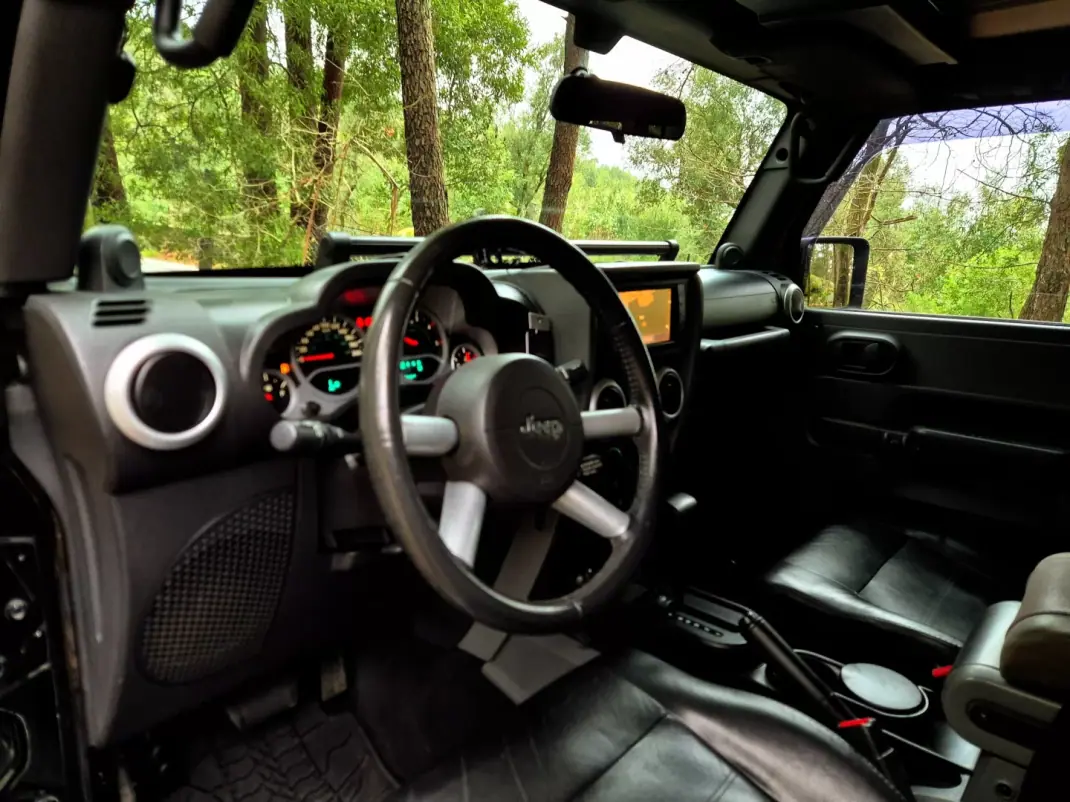 Jeep Wrangler Unlimited 2010 - 41000 EUR, 169000 km - AUTO.MOTO.pt - 169000km - foto 10 de 25