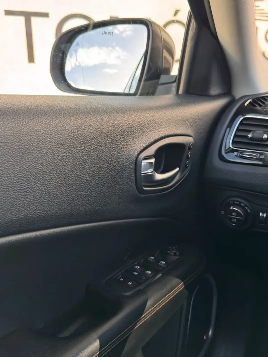 Jeep Compass 2018 - 17900 EUR, 52967 km - 52967km - foto 15 de 32