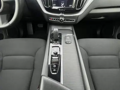 Volvo XC 60 2020 - 32750 EUR, 141000 km - AUTO.MOTO.pt - 141000km - foto 20 de 51