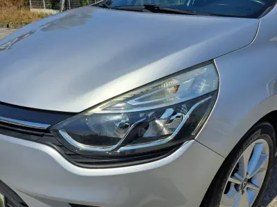 Renault Clio 2017 - 11950 EUR, 74687 km - AUTO.MOTO.pt - 74687km - foto 4 de 43