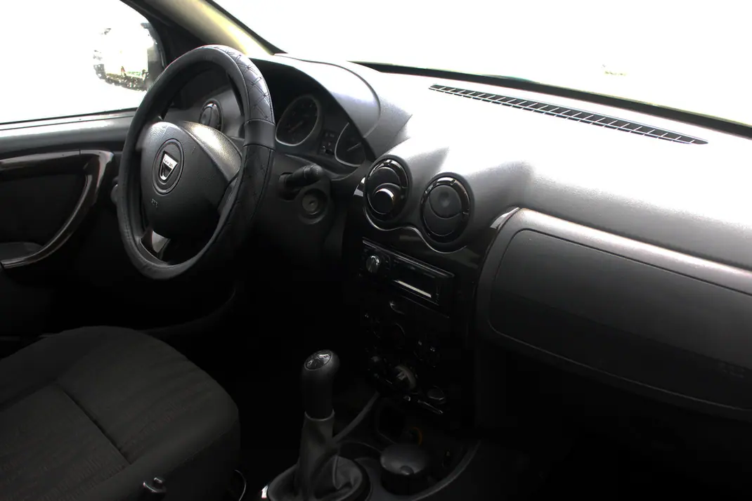 Dacia Duster 2010 - 6250 EUR, 155000 km - AUTO.MOTO.pt - 155000km - foto 7 de 24