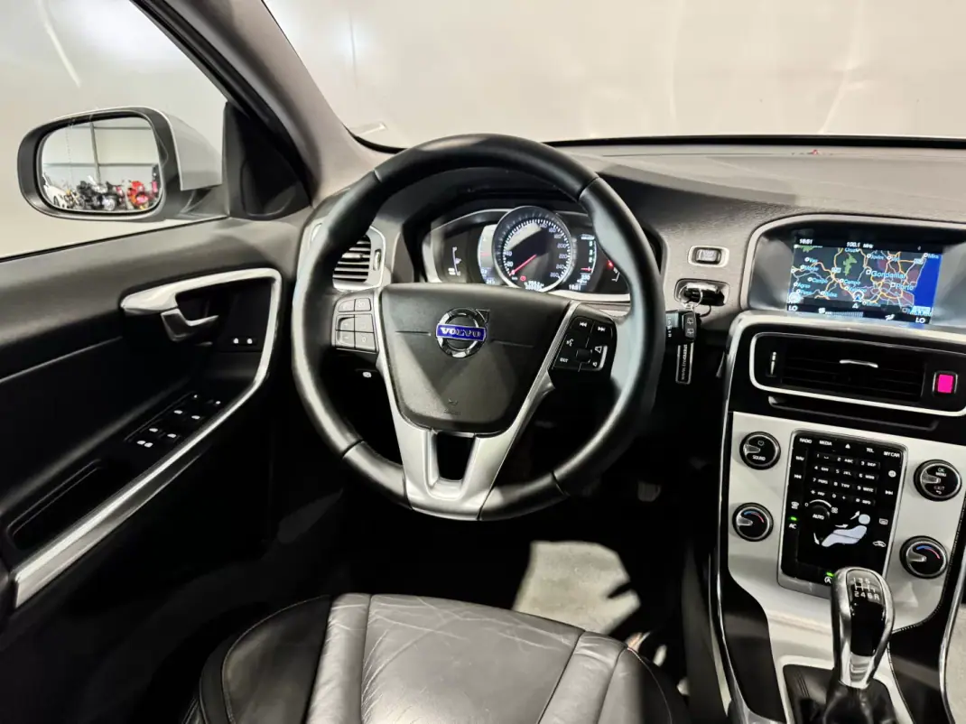 Volvo V60 2016 - 13900 EUR, 265393 km - 265393km - foto 16 de 44