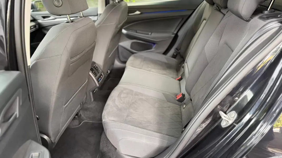 Volkswagen Golf 2021 - 21500 EUR, 96839 km - AUTO.MOTO.pt - 96839km - foto 17 de 38