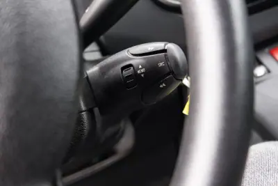 Citroën Berlingo 1.6 BlueHDi Feel 2018 - 13400 EUR, 210000 km - AUTO.MOTO.pt - 210000km - foto 16 de 17