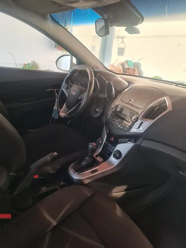 Chevrolet Cruze 2013 - 5000 EUR, 254000 km - AUTO.MOTO.pt - 254000km - foto 6 de 6