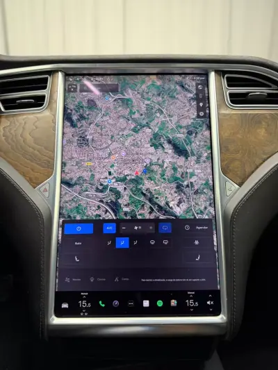 Tesla Model S 2017 - 18000 EUR, 250000 km - AUTO.MOTO.pt - 250000km - foto 12 de 24