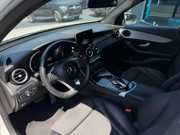 Mercedes-Benz GLC 220 2017 - 27500 EUR, 181000 km - AUTO.MOTO.pt - 181000km - foto 11 de 13