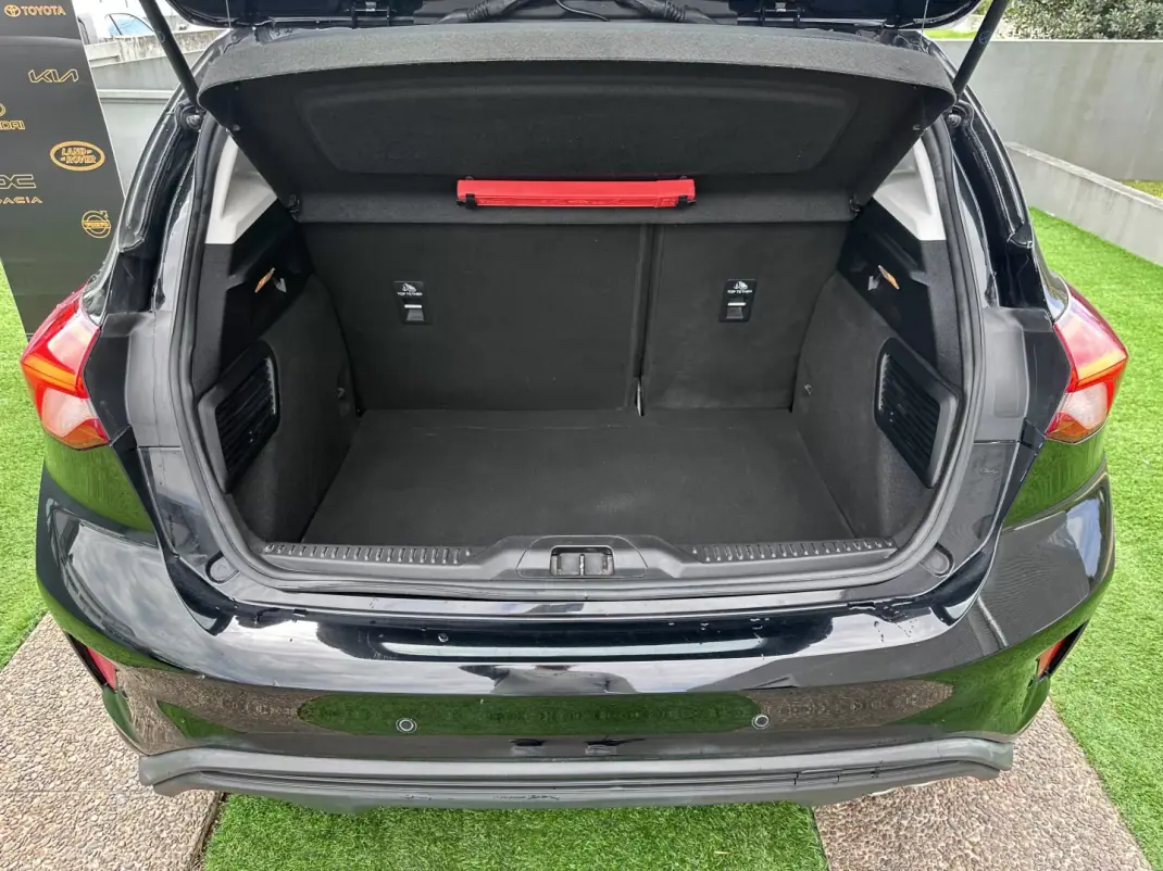 Ford Focus 2018 - 10900 EUR, 100000 km - AUTO.MOTO.pt - 100000km - foto 20 de 56
