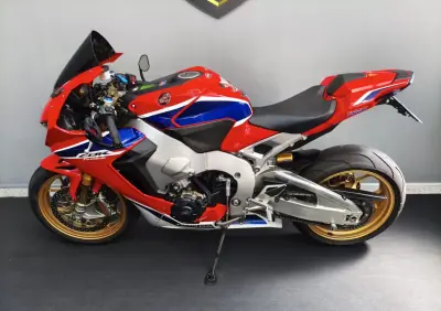 Honda CBR 1000RR 2017 - 15250 EUR, 17000 km - AUTO.MOTO.pt - 17000km - foto 23 de 32