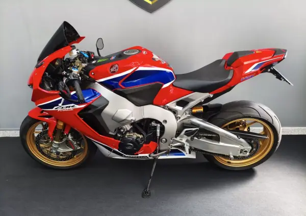 Honda CBR 1000RR 2017 - 15250 EUR, 17000 km - AUTO.MOTO.pt - 17000km - foto 23 de 32