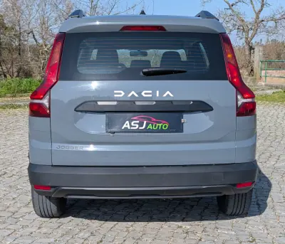 Dacia Jogger 2023 - 14250 EUR, 57740 km - AUTO.MOTO.pt - 57740km - foto 8 de 20