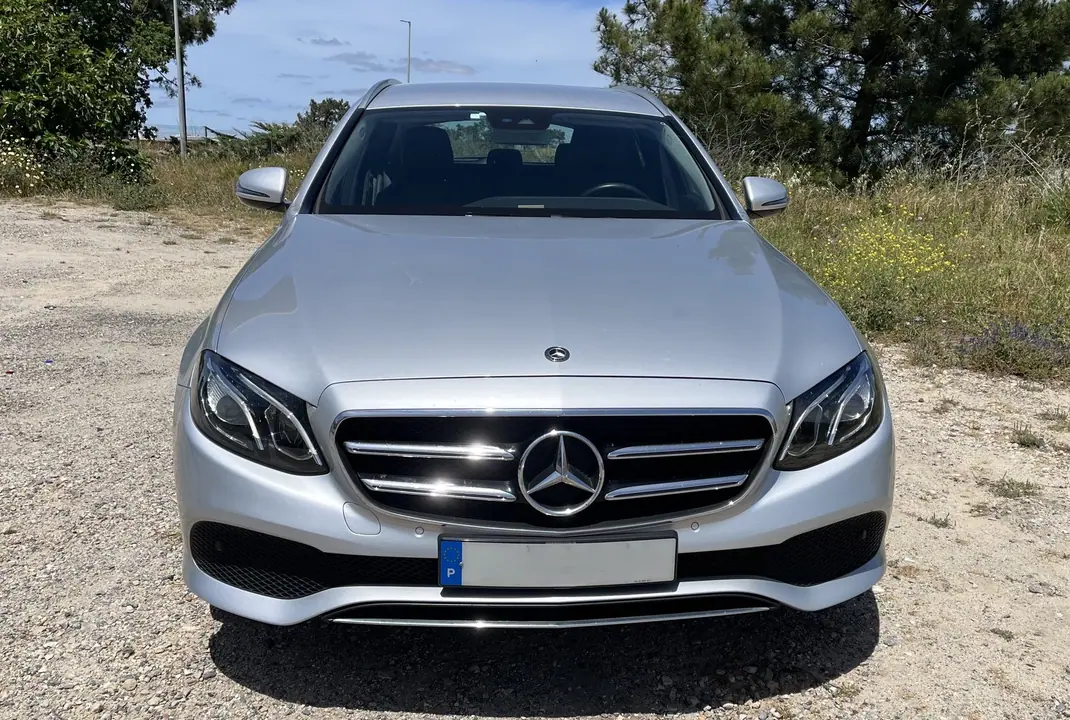 Mercedes-Benz E 220 2020 - 25900 EUR, 197500 km - AUTO.MOTO.pt - 197500km - foto 2 de 15