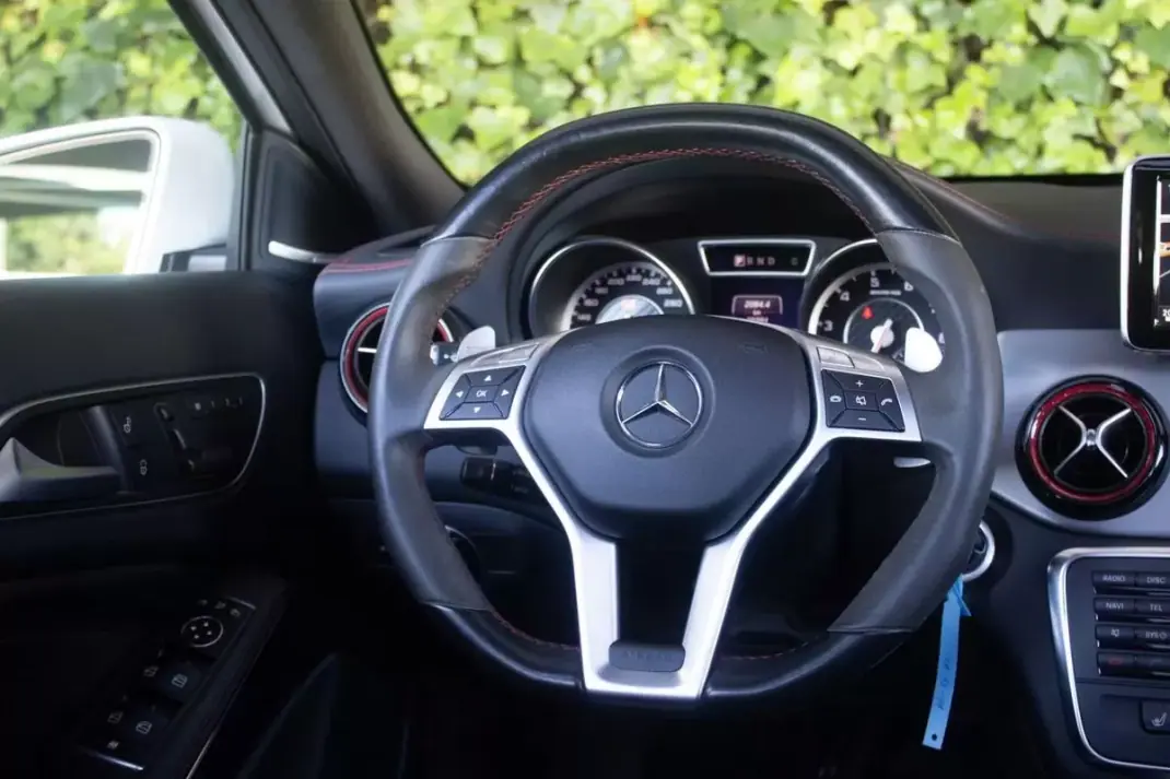 Mercedes-Benz GLA 45 AMG 2015 - 34900 EUR, 49200 km - AUTO.MOTO.pt - 49200km - foto 17 de 20