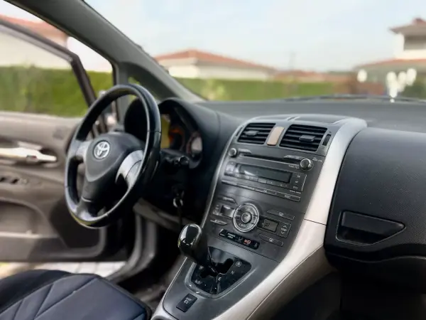 Toyota Auris 2007 - 5990 EUR, 286953 km - AUTO.MOTO.pt - 286953km - foto 6 de 12