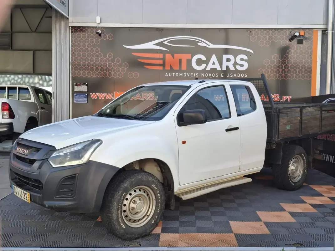 Isuzu 2018 - 18900 EUR, 83988 km - AUTO.MOTO.pt - 83988km - foto 1 de 15
