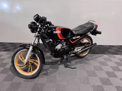 Yamaha Royal Star Midnight Tour Deluxe 1981 - 6000 EUR, 5000 km - 5000km - foto 13 de 15