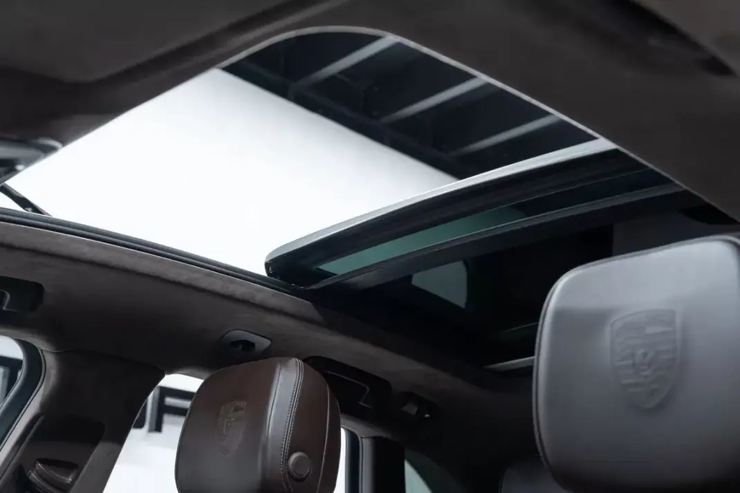 Porsche Macan 2016 - 49950 EUR, 131000 km - AUTO.MOTO.pt - 131000km - foto 28 de 53