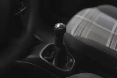 Peugeot 108 2017 - 9500 EUR, 49390 km - AUTO.MOTO.pt - 49390km - foto 22 de 45