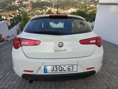 Alfa Romeo Giulietta 2015 - 13500 EUR, 148000 km - AUTO.MOTO.pt - 148000km - foto 4 de 49