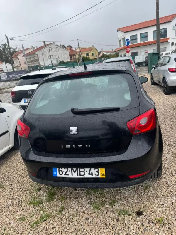 SEAT Ibiza 2011 - 4899 EUR, 330000 km - AUTO.MOTO.pt - 330000km - foto 5 de 6