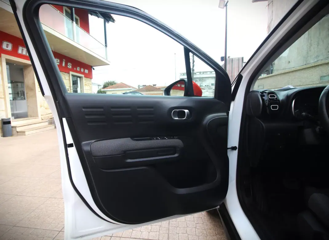 Citroën C3 Aircross 2018 - 12990 EUR, 97500 km - AUTO.MOTO.pt - 97500km - foto 34 de 36