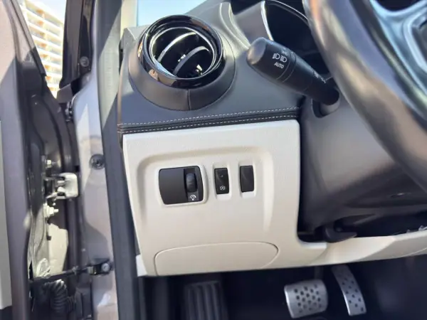 Renault Captur 2017 - 13995 EUR, 95250 km - AUTO.MOTO.pt - 95250km - foto 38 de 48