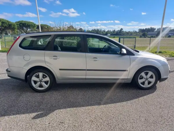 Ford Focus SW 2005 - 2990 EUR, 307902 km - AUTO.MOTO.pt - 307902km - foto 6 de 27