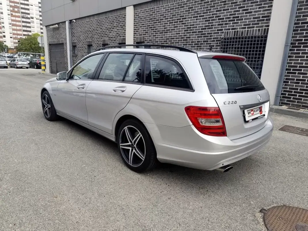 Mercedes-Benz C 220 2011 - 9980 EUR, 240000 km - 240000km - foto 15 de 23