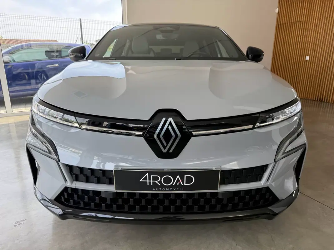 Renault Mégane E-Tech 2022 - 24999 EUR, 27000 km - AUTO.MOTO.pt - 27000km - foto 18 de 116