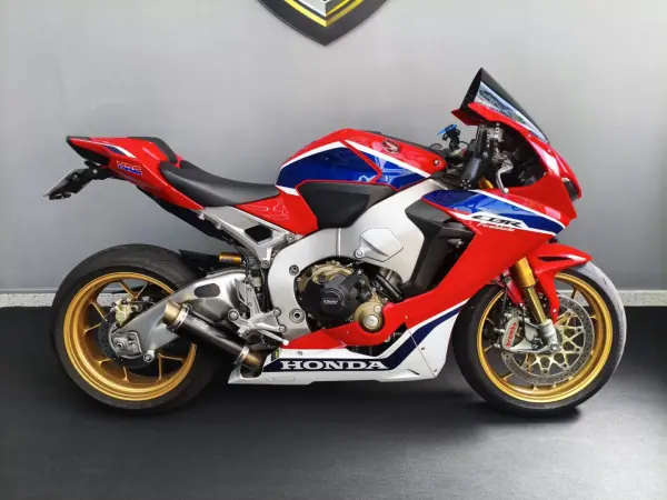 Honda CBR 1000RR 2017 - 15250 EUR, 17000 km - AUTO.MOTO.pt - 17000km - foto 4 de 32