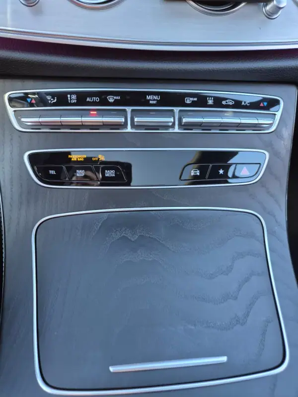 Mercedes-Benz E 300 2022 - 40000 EUR, 157000 km - AUTO.MOTO.pt - 157000km - foto 37 de 41