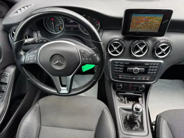 Mercedes-Benz A 180 2013 - 9900 EUR, 234885 km - AUTO.MOTO.pt - 234885km - foto 9 de 12
