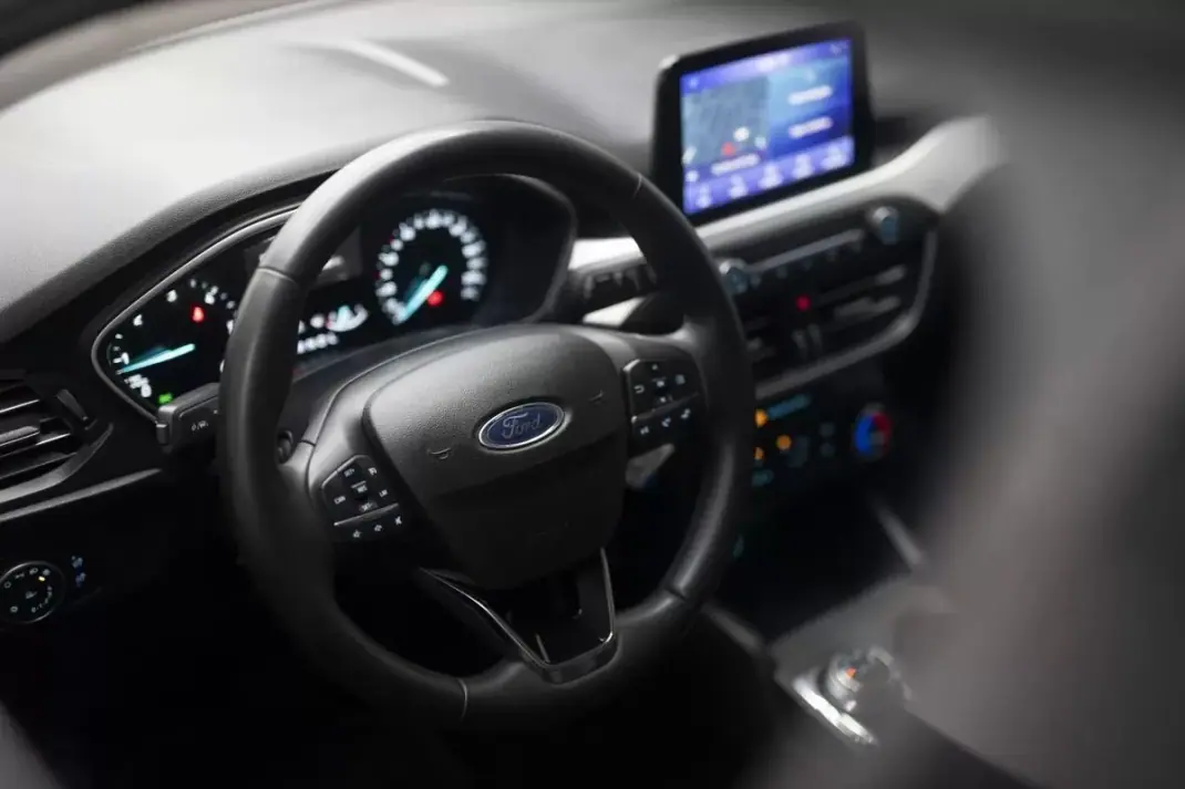 Ford Focus 2021 - 13850 EUR, 196506 km - AUTO.MOTO.pt - 196506km - foto 25 de 42