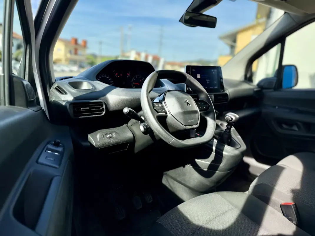 Peugeot Partner 1.5 BlueHdi L1 102Cv | CARPLAY | IVA DEDUTÍVEL 2023 - 14950 EUR, 98000 km - AUTO.MOTO.pt - 98000km - foto 15 de 22