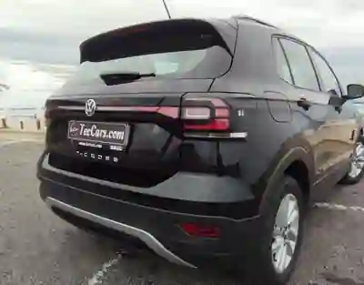 Volkswagen T-Cross 2019 - 16250 EUR, 147000 km - AUTO.MOTO.pt - 147000km - foto 4 de 13