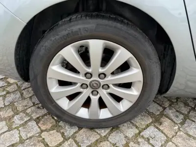 Opel Astra Sports Tourer 2011 - 7490 EUR, 175851 km - AUTO.MOTO.pt - 175851km - foto 9 de 21