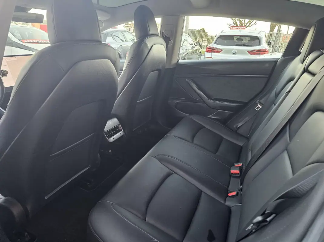 Tesla Model 3 2019 - 23500 EUR, 119000 km - AUTO.MOTO.pt - 119000km - foto 11 de 13