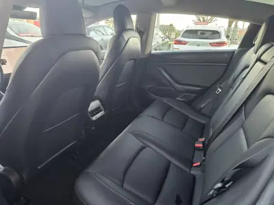 Tesla Model 3 2019 - 23500 EUR, 119000 km - AUTO.MOTO.pt - 119000km - foto 11 de 13