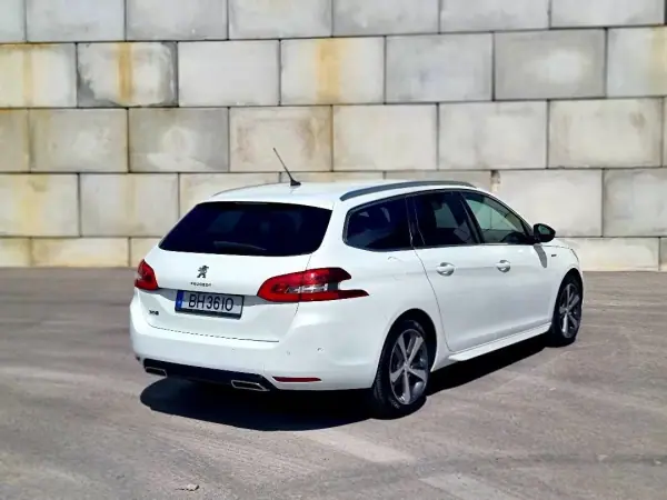 Peugeot 308 SW 2015 — foto 3 de 7