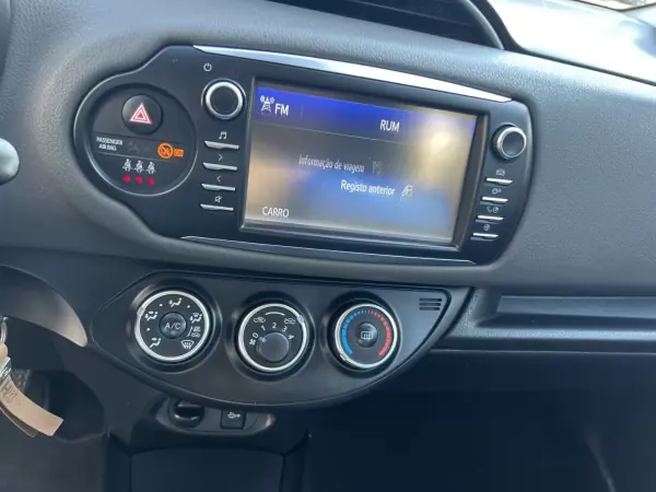 Toyota Yaris 2020 - 13900 EUR, 129600 km - AUTO.MOTO.pt - 129600km - foto 15 de 16