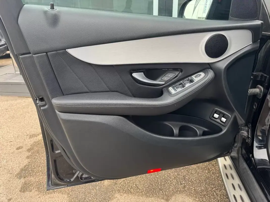 Mercedes-Benz GLC 250 2018 - 34900 EUR, 112000 km - AUTO.MOTO.pt - 112000km - foto 22 de 27