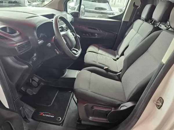 Citroën BERLINGO 3 LUGARES 2020 - 10750 EUR, 154000 km - AUTO.MOTO.pt - 154000km - foto 7 de 14
