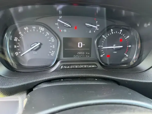Peugeot Expert 2022 - 29900 EUR, 25470 km - AUTO.MOTO.pt - 25470km - foto 15 de 37