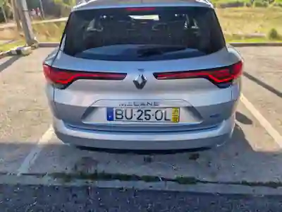 Renault Mégane E-Tech 2021 - 12900 EUR, 137000 km - AUTO.MOTO.pt - 137000km - foto 4 de 7