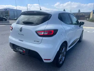 Renault Clio 2018 - 11850 EUR, 60877 km - AUTO.MOTO.pt - 60877km - foto 10 de 25