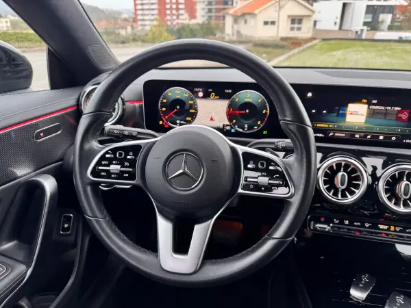 Mercedes-Benz CLA 180 2019 - 26500 EUR, 80000 km - AUTO.MOTO.pt - 80000km - foto 18 de 29