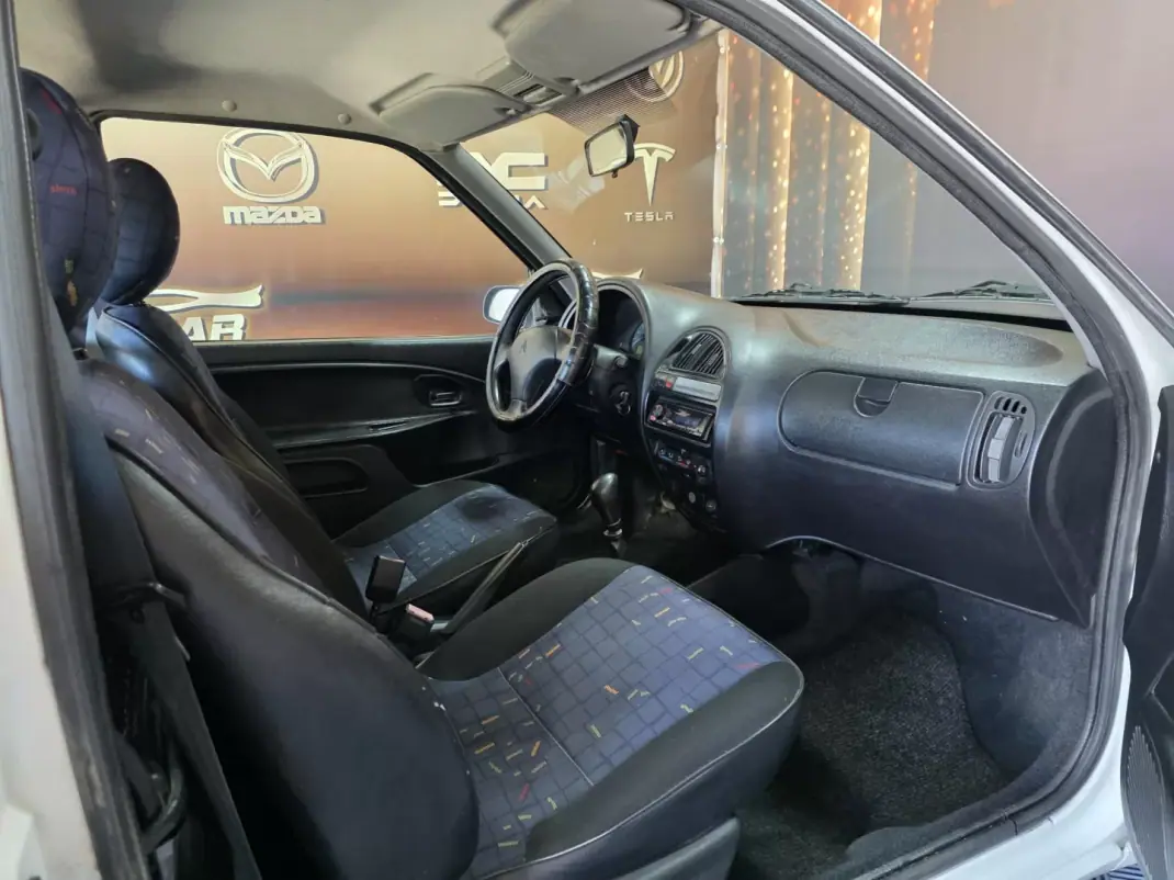 Citroën Saxo 2000 - 2450 EUR, 280000 km - AUTO.MOTO.pt - 280000km - foto 9 de 12