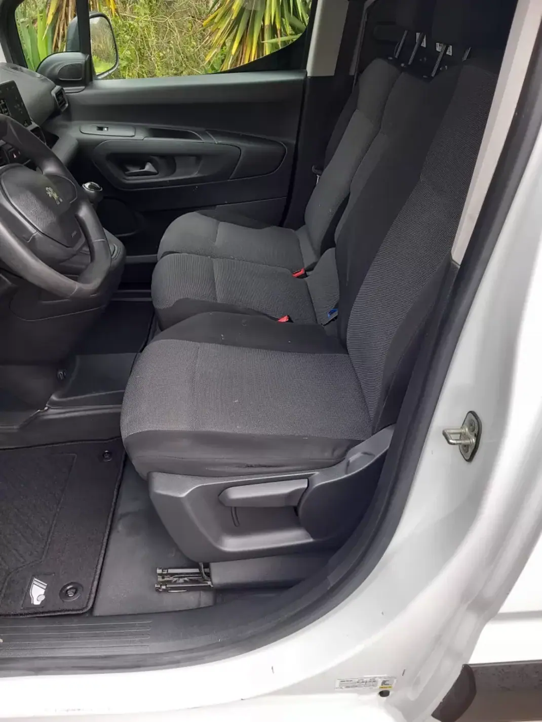 Peugeot Partner 1.5 BlueHDI Pro Longa 3L 2021 - 12900 EUR, 154760 km - AUTO.MOTO.pt - 154760km - foto 7 de 12