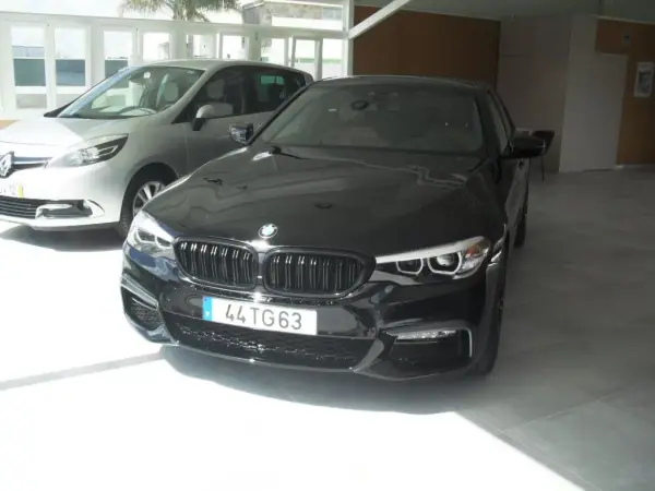BMW 520 2017 - 26950 EUR, 80835 km - AUTO.MOTO.pt - 80835km - foto 3 de 38
